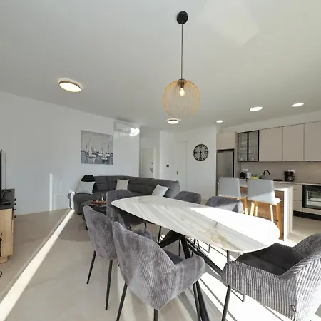 Oliver 2br With Parking Place Διαμέρισμα